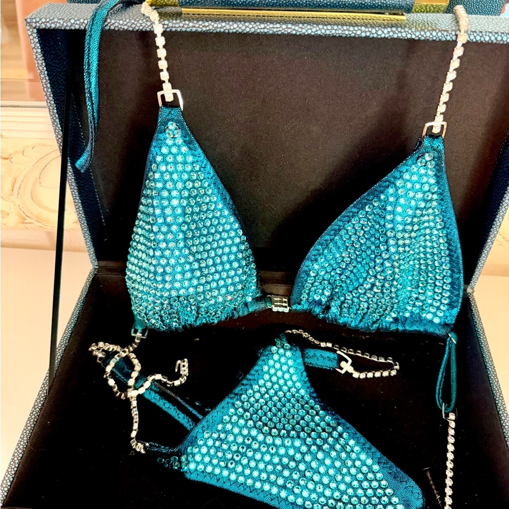 Competition Bikini - Picture 8 of 9